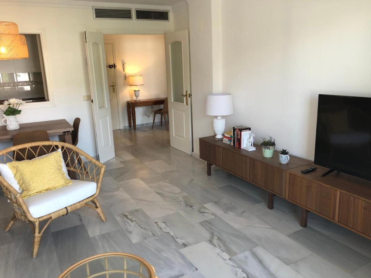 Inspiring Apartment In Carihuela Beach Torremolinos Bagian luar foto