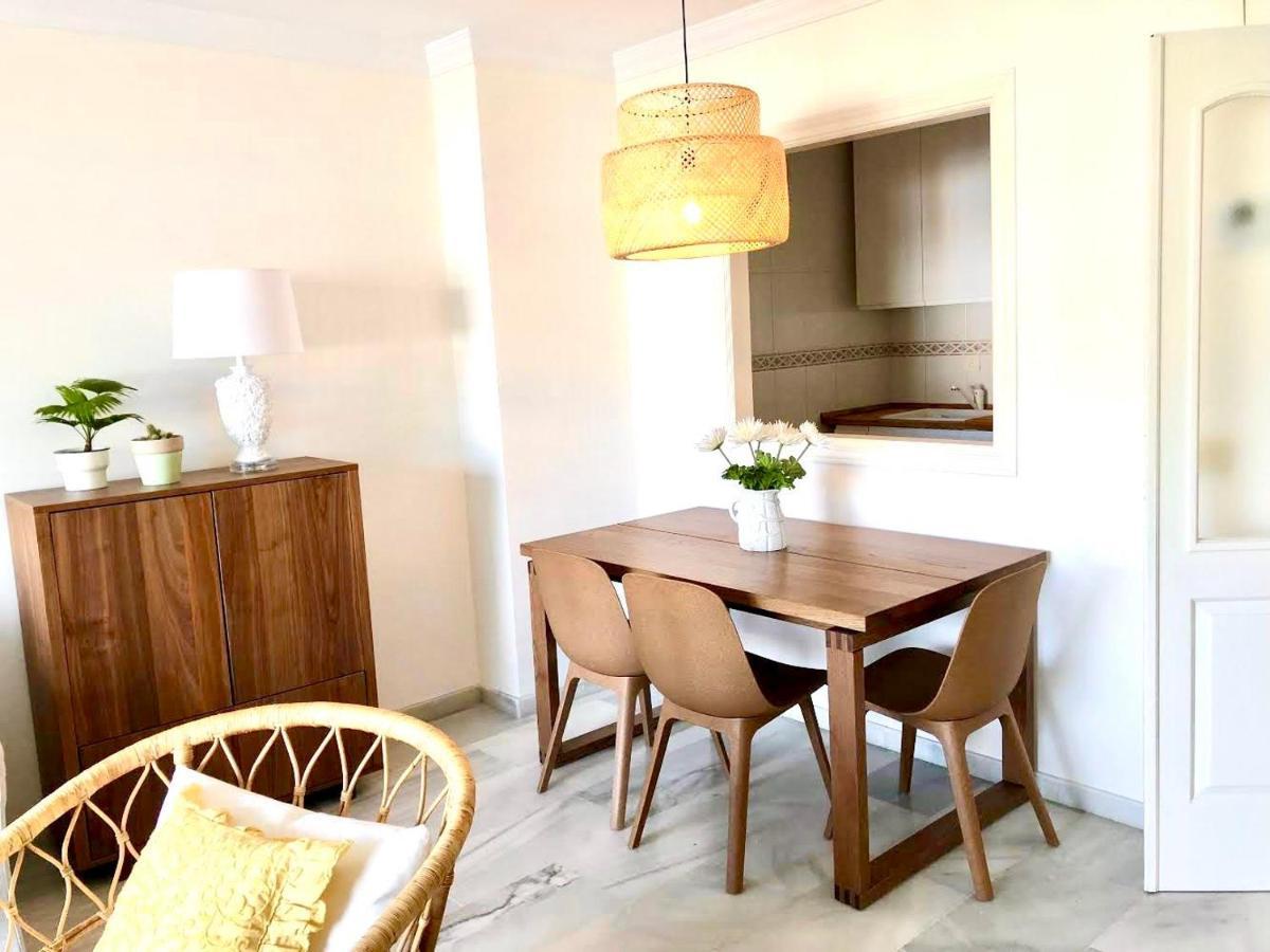 Inspiring Apartment In Carihuela Beach Torremolinos Bagian luar foto