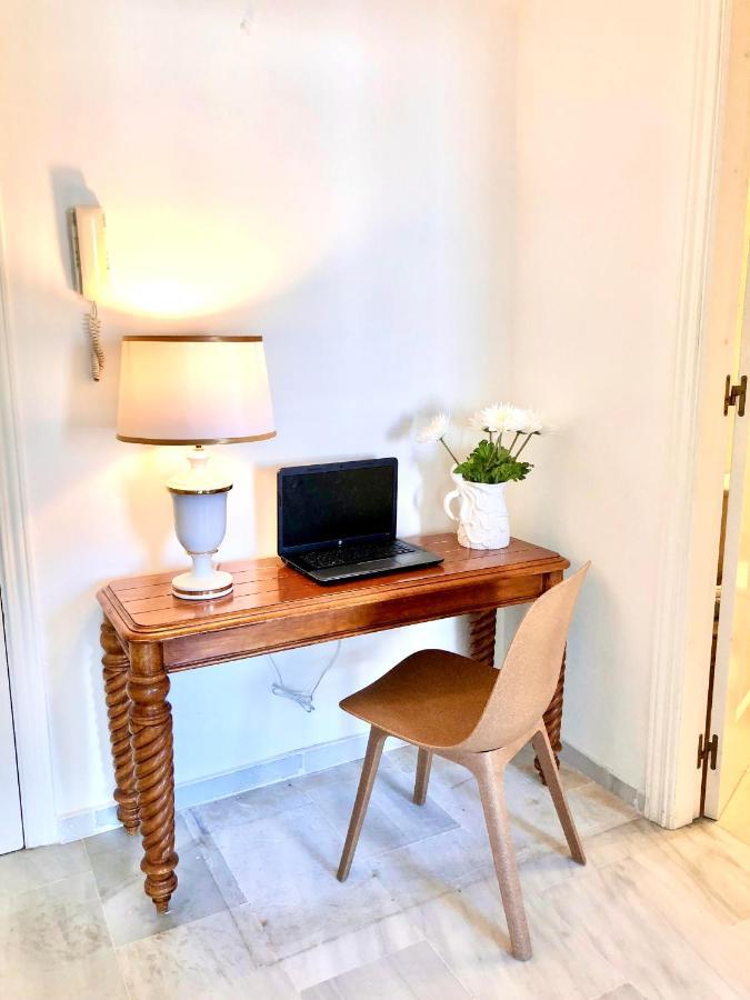 Inspiring Apartment In Carihuela Beach Torremolinos Bagian luar foto